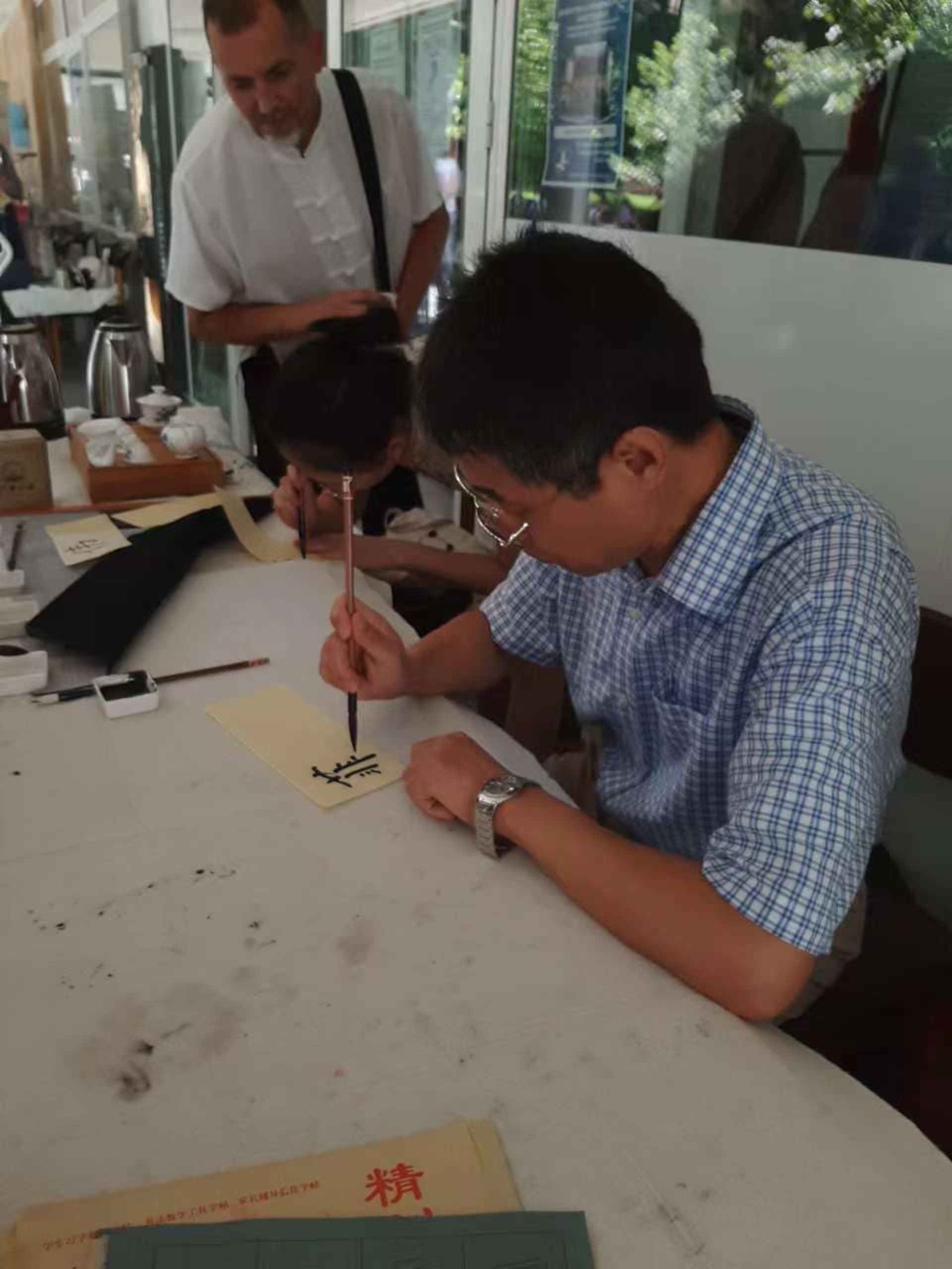 tu liu liu xiu ming yuan zhang zai gei huo dong can yu zhe shu xie zhong wen ming zi