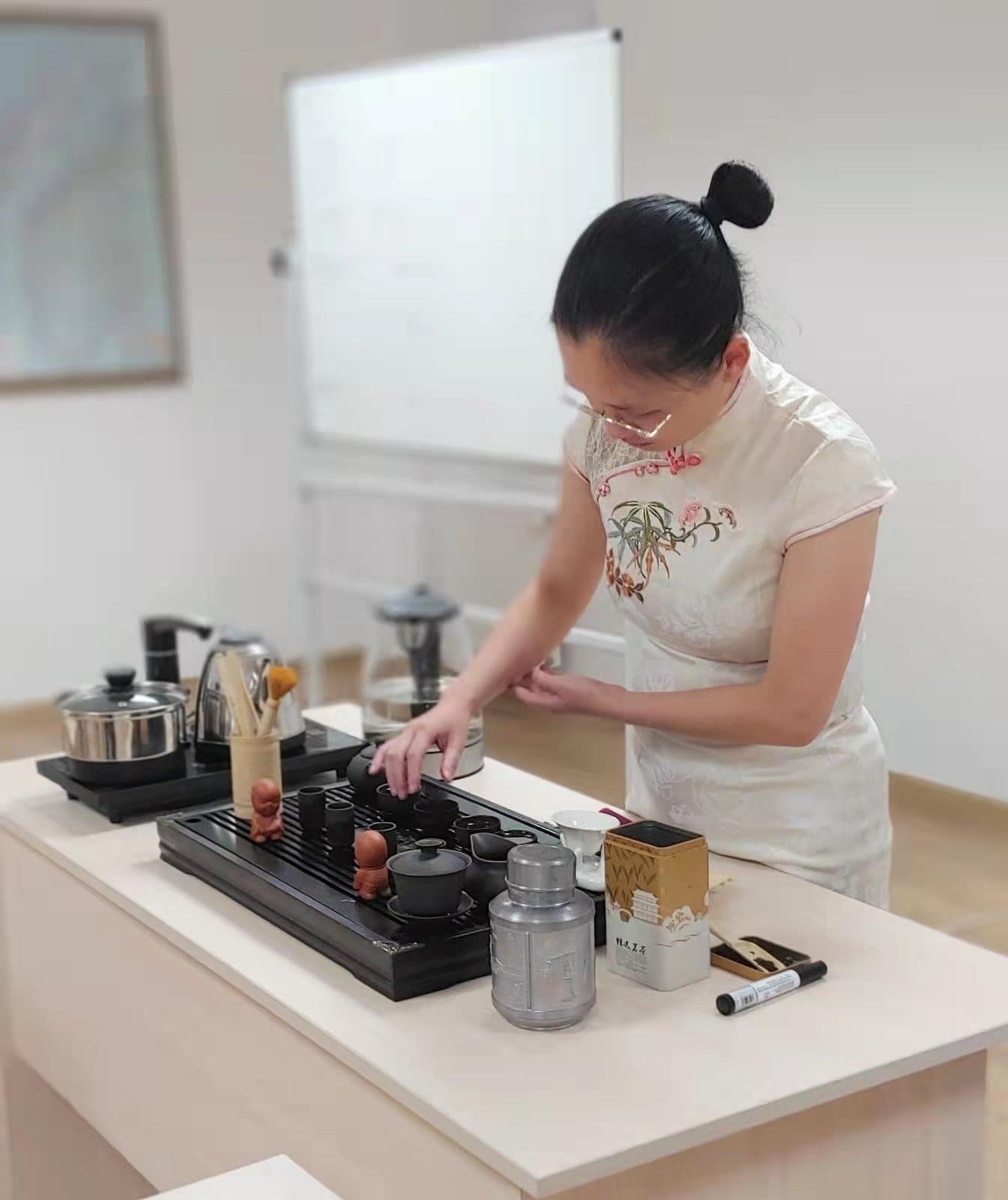 tu jiu luo hui li lao shi zai yan shi cha yi