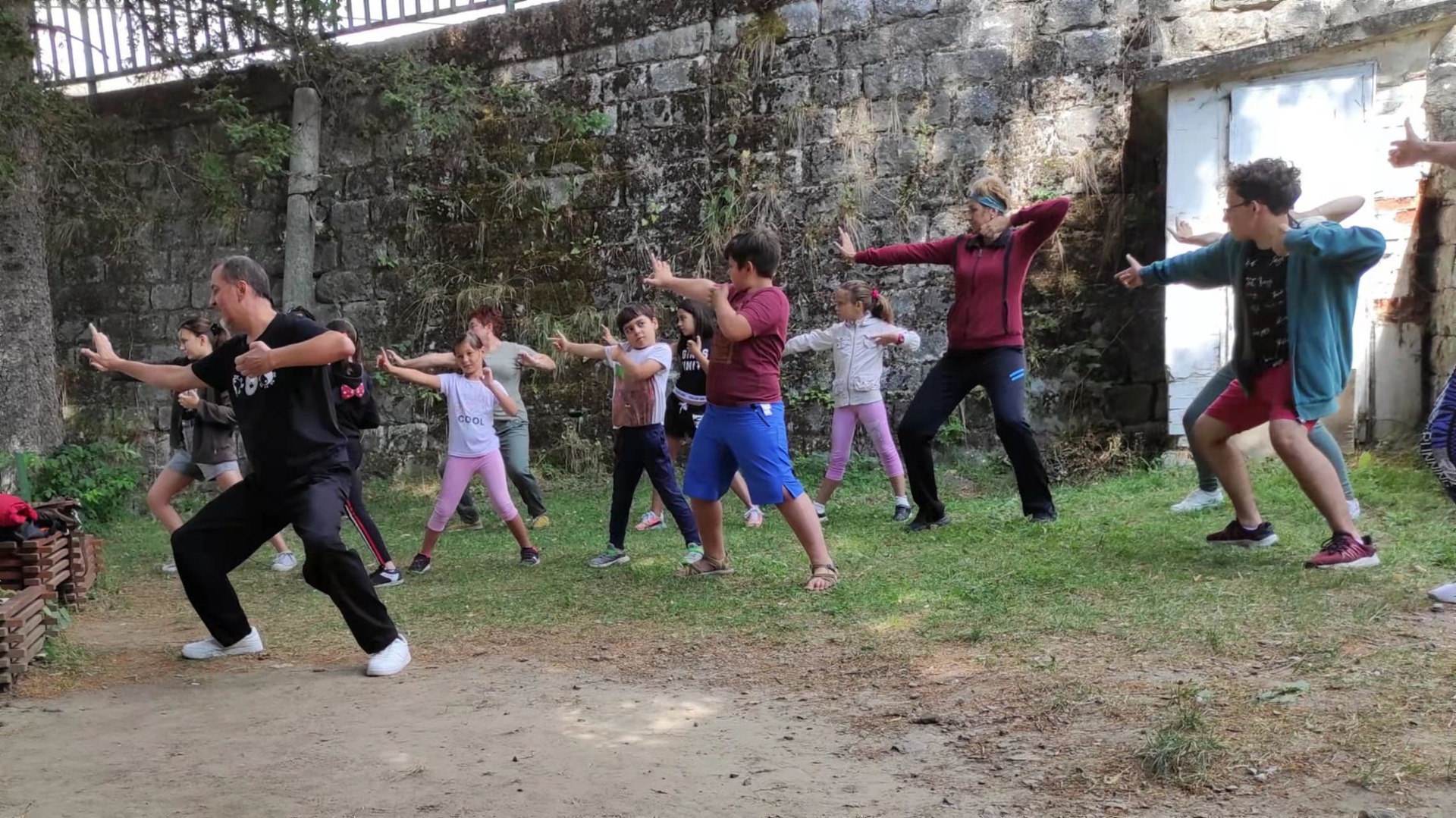 tu shi wei xi Silvi Velev zai jiao xue sheng da tai ji quan