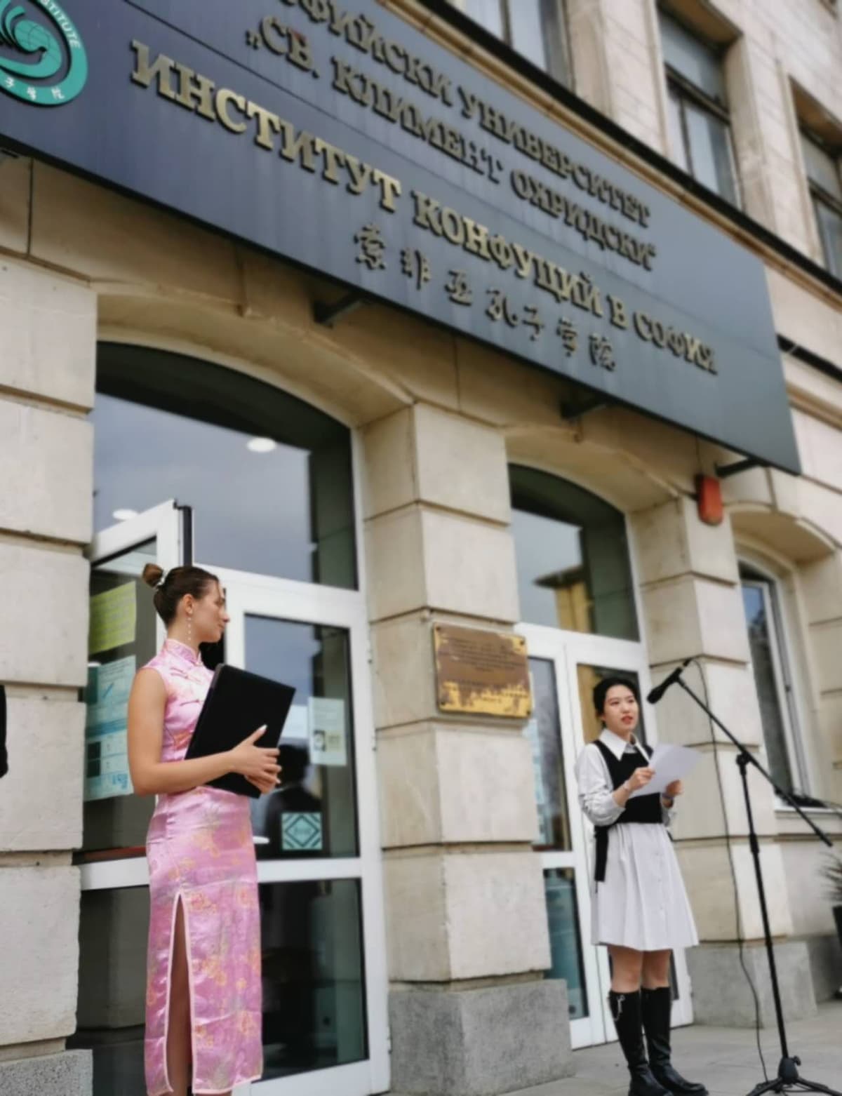 Snimka 2 Izkazvane na g za Daj In predstavitel po kulturata i tehnologiite na posolstvoto na Kitaj v Blgaria