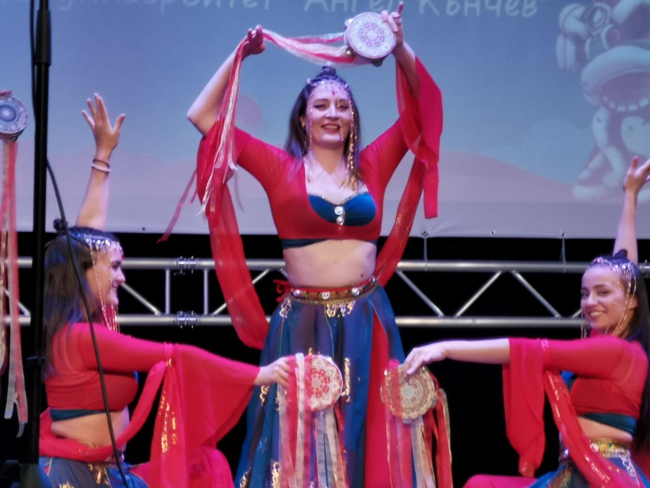 tu shi zhong guo wen hua hui bao yan chu min zu wu dao zhan shi