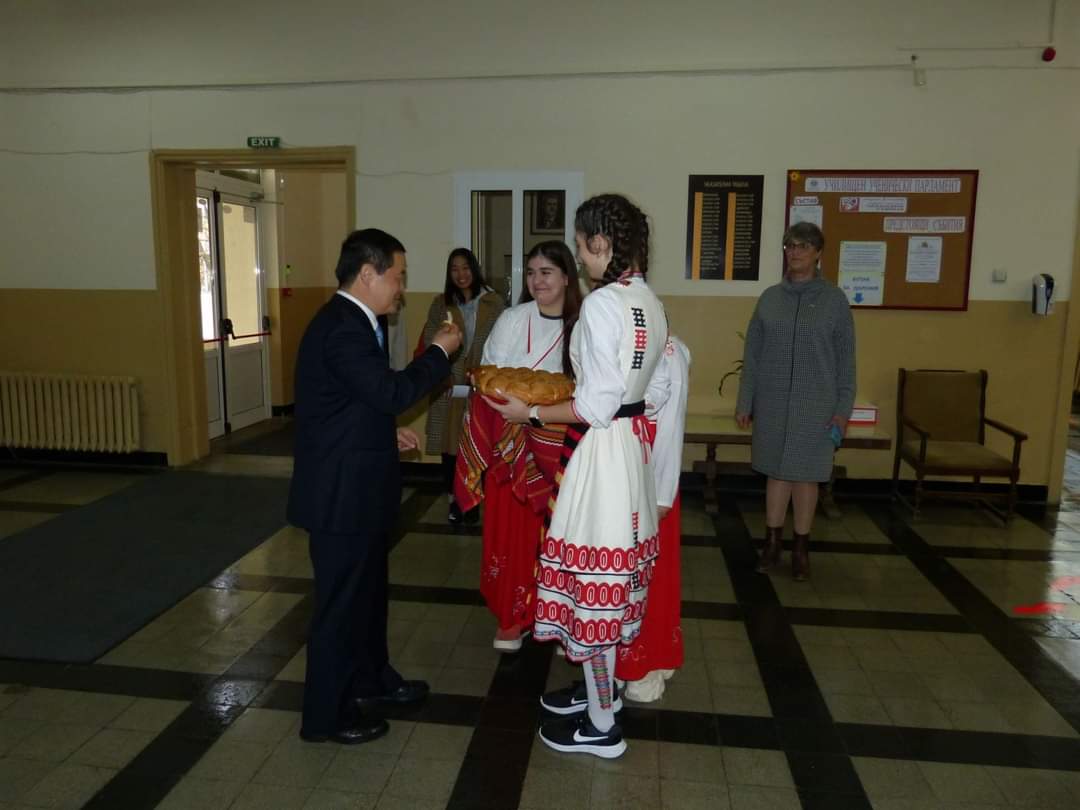 tu yi zhu bao jia li ya da shi dong xiao jun pin chang kao mian bao
