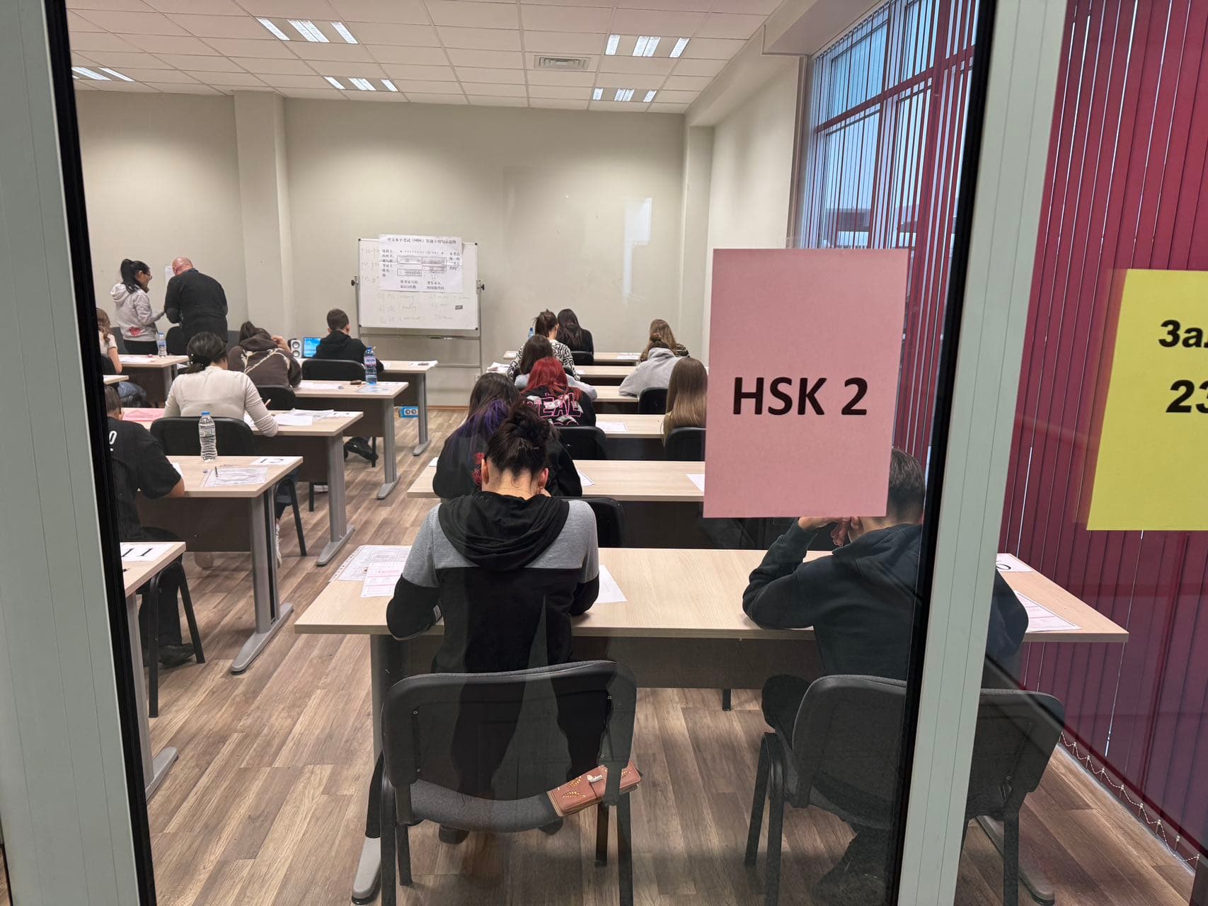 tu pian1HSK er ji kao chang1