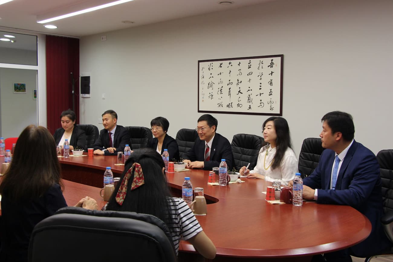 tu pian3 dai biao tuan yu suo fei ya kong zi xue yuan jiao zhi gong zuo tan