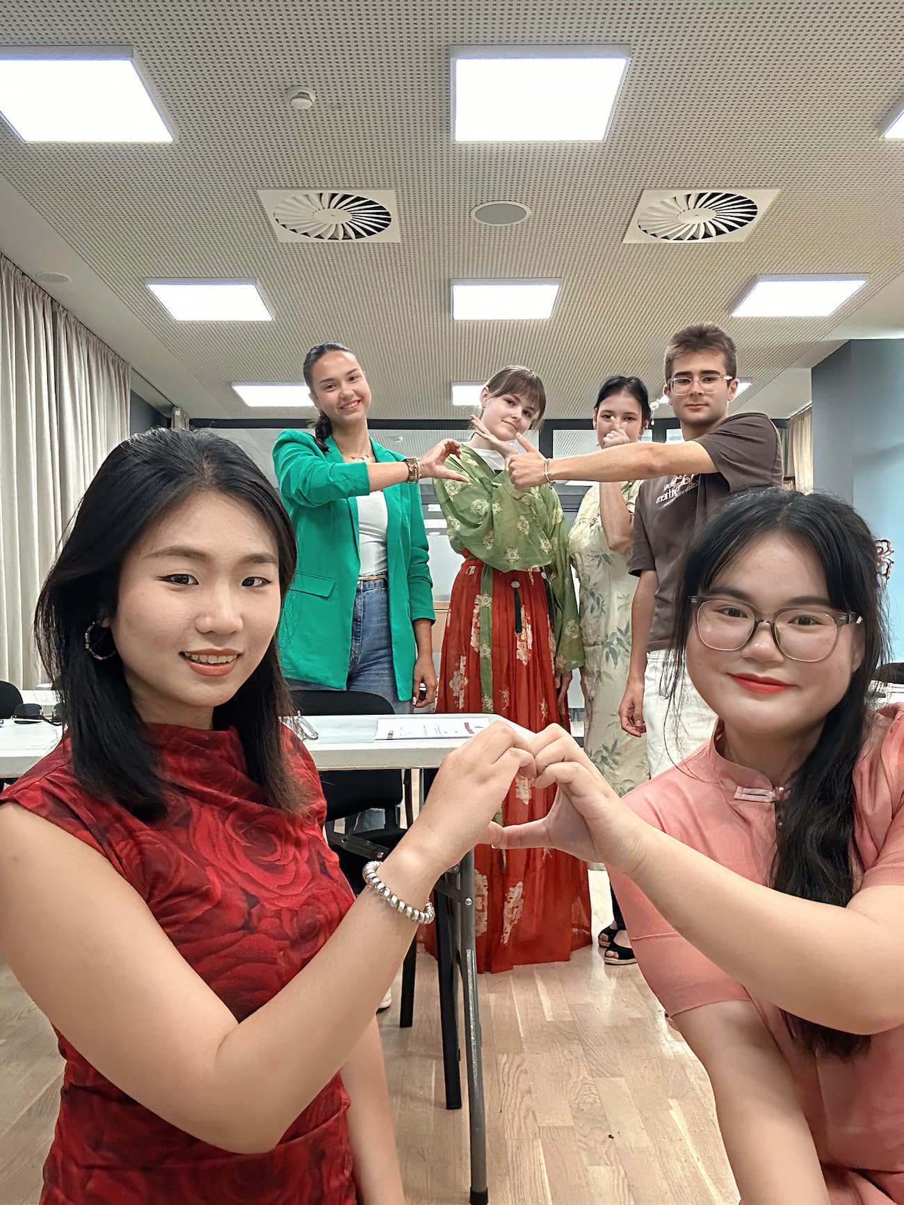 tu pian6 zhi yuan zhe jiao shi yu bu fen xue yuan he ying 1