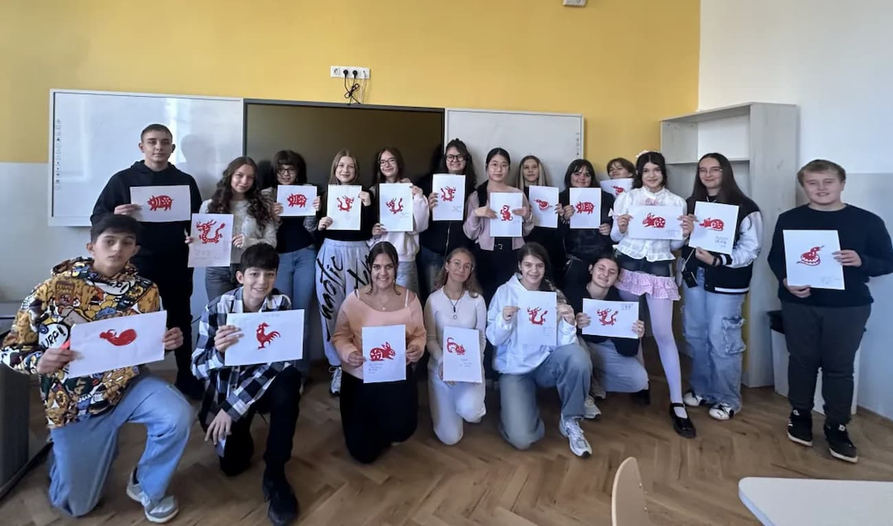 Photo 3: Group photo of students