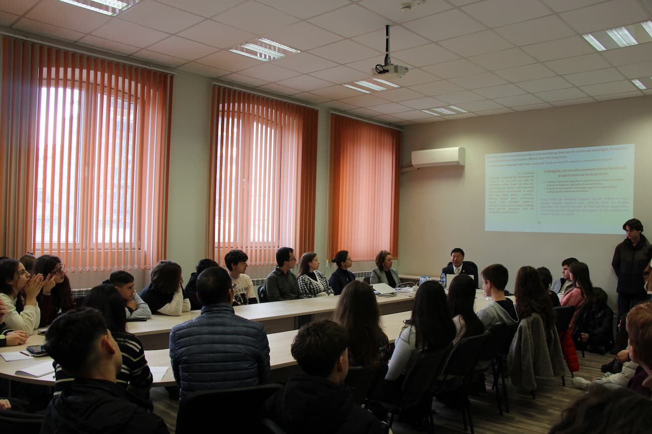 Photo 4: Audience at the event