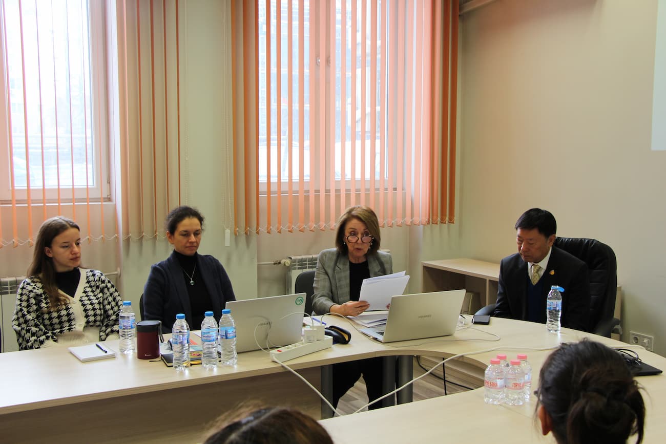Photo 2: Aksiniya Koleva, Bulgarian Director of the Confucius Institute in Sofia, presented a lecture