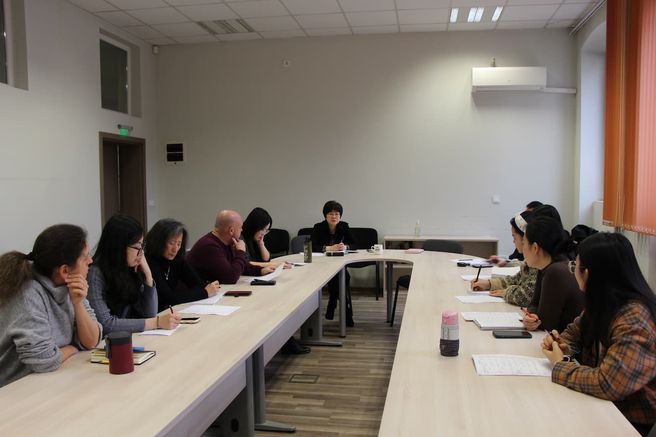 Photo 1: Chinese Director Chen Ying outlined the overall work plan