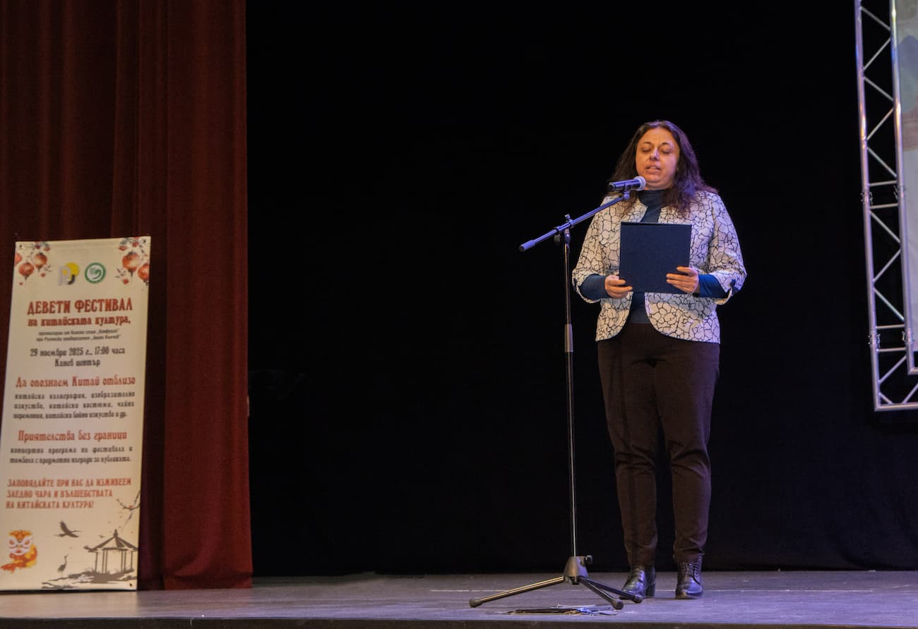 Photo 1: Vice Rector Galina Ivanova delivered a speech