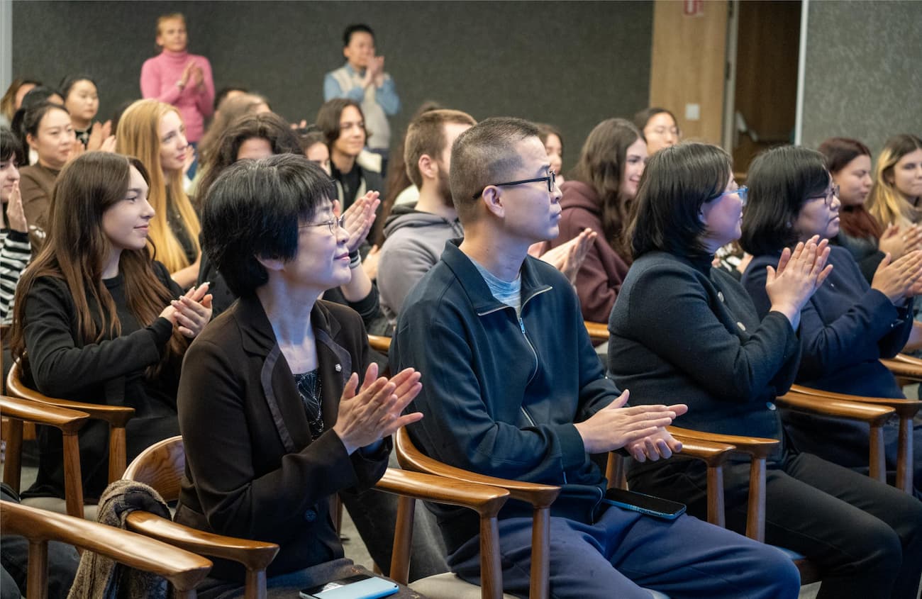 Photo 5: Award ceremony