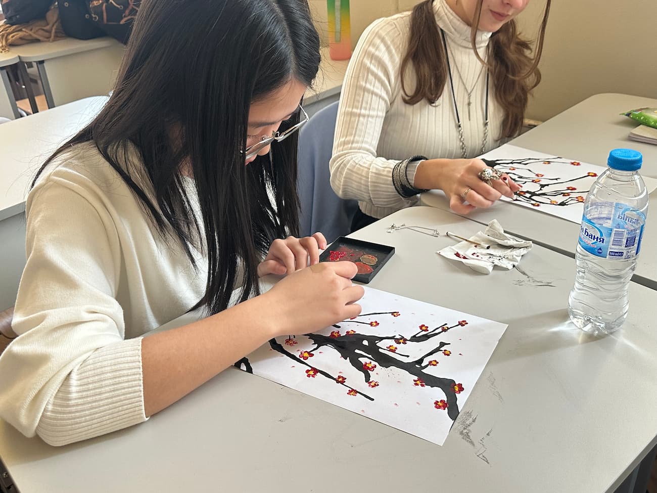 Photo 2 Painting plum blossoms
