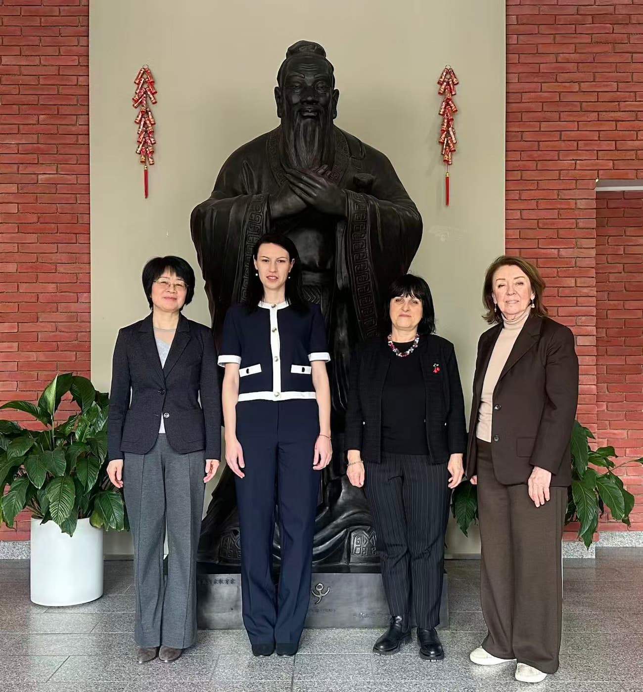 Photo 3 A group photo