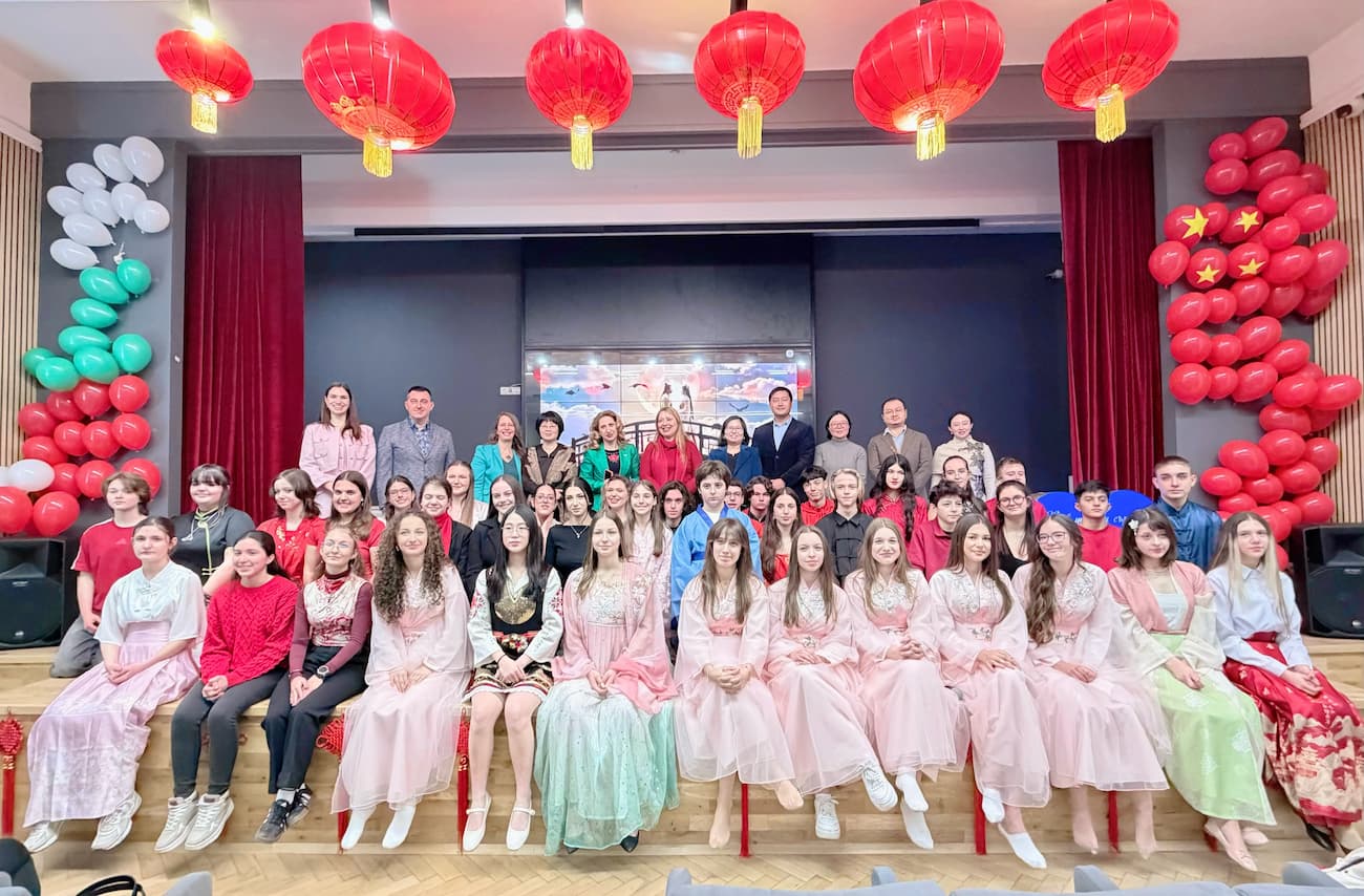 Photo 8: Group photo