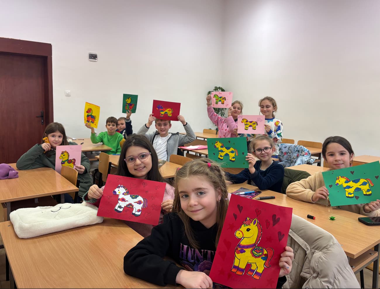 Снимка 3: Изложба на ученическите творби