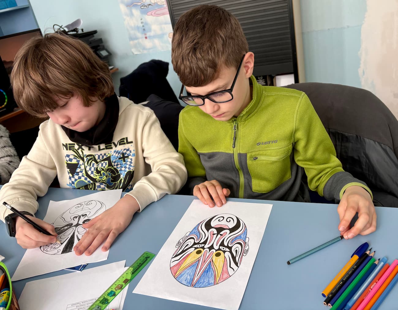 Снимка 1: Оцветяване на маските