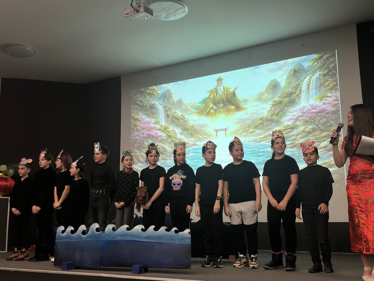 Снимка 3: Сценична постановка за китайския зодиак