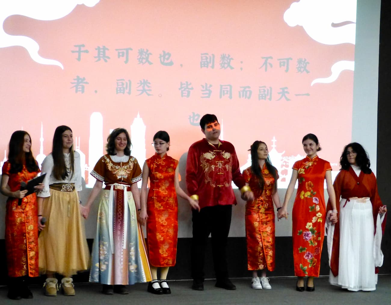 Снимка 4: Рецитация на изречения от китайската философия