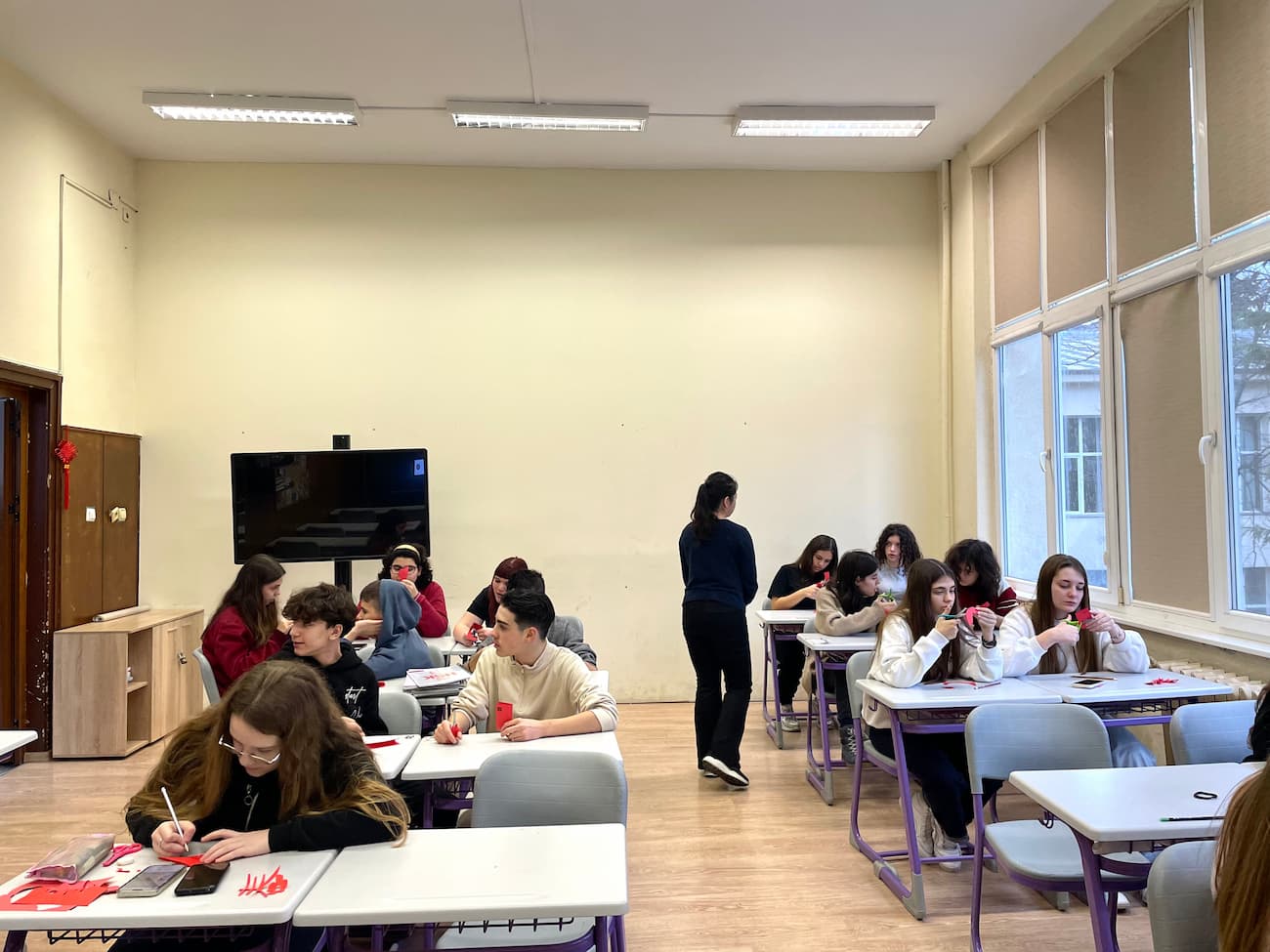 Снимка 7: Изрязване на хартия 