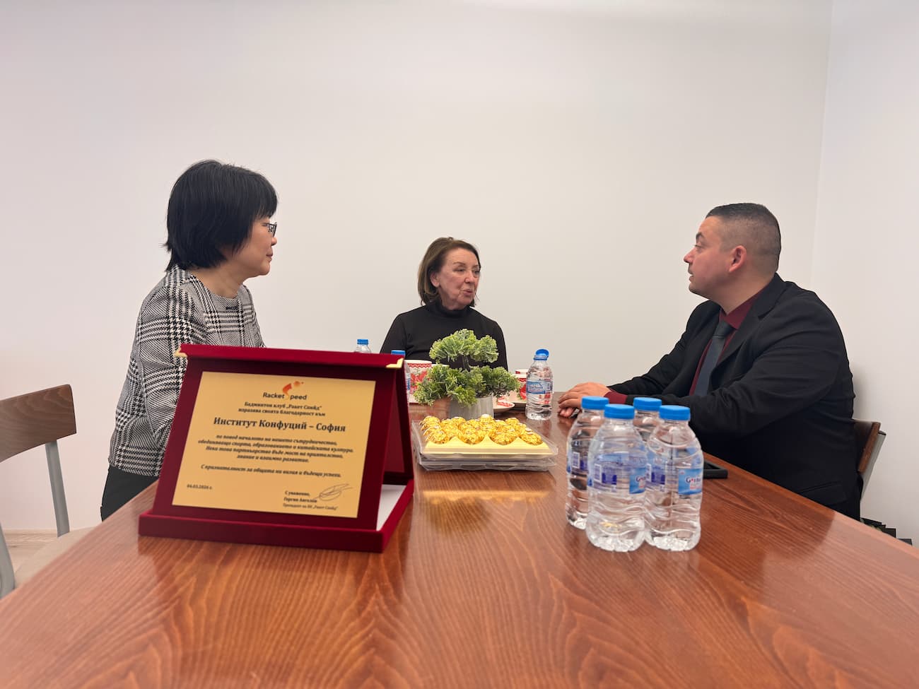 Снимка 1: Среща между двете страни