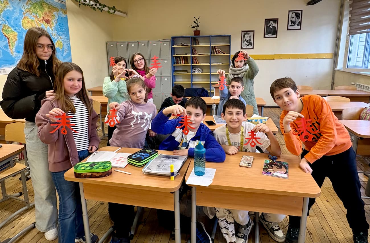 Снимка 1: Представяне на хартиени изрезки