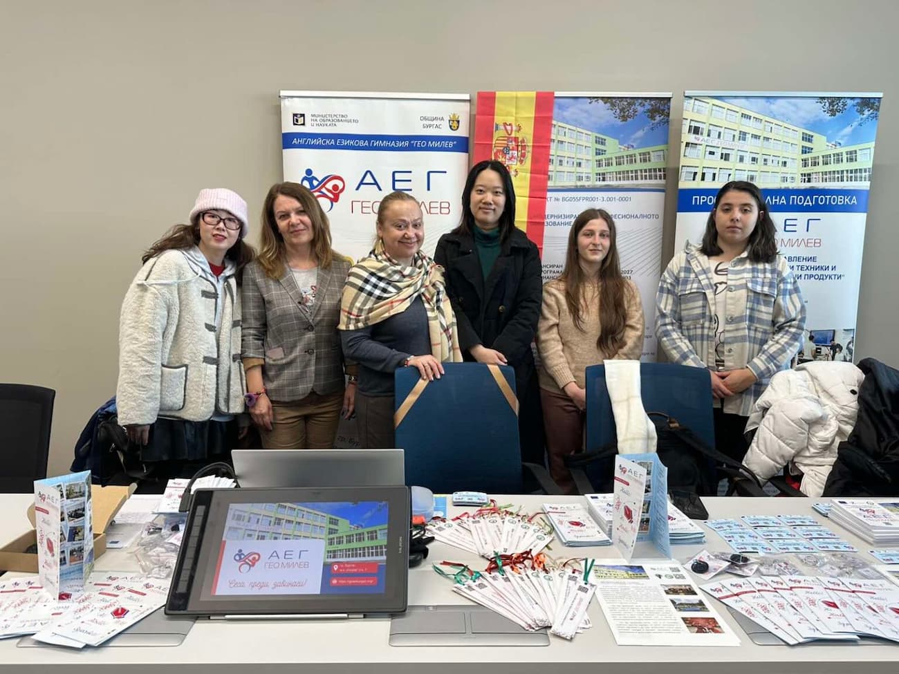 Снимка 4: Групова снимка на участващите учители