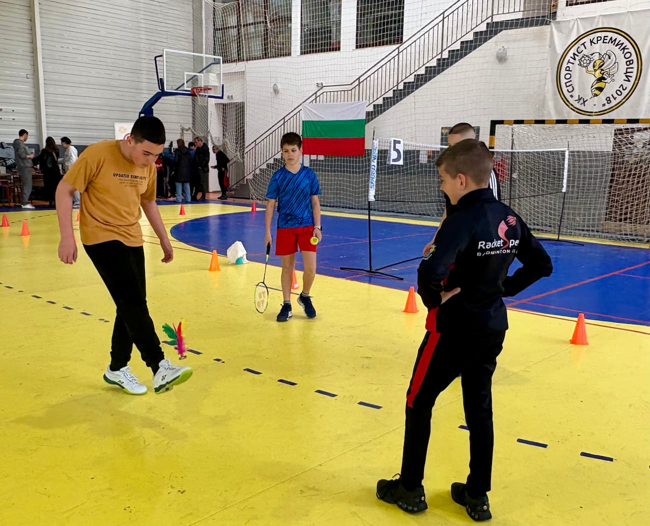 Снимка 1: Игра с перцето “дзиендзъ”