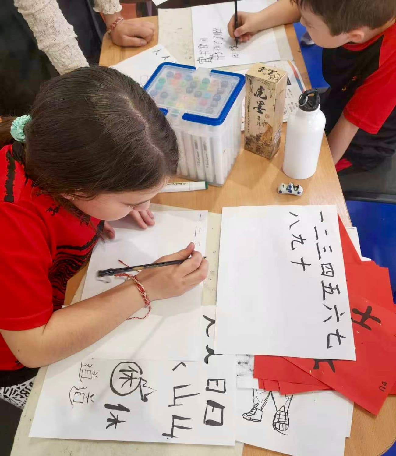 Снимка 5: Упражнения по писане на китайски йероглифи