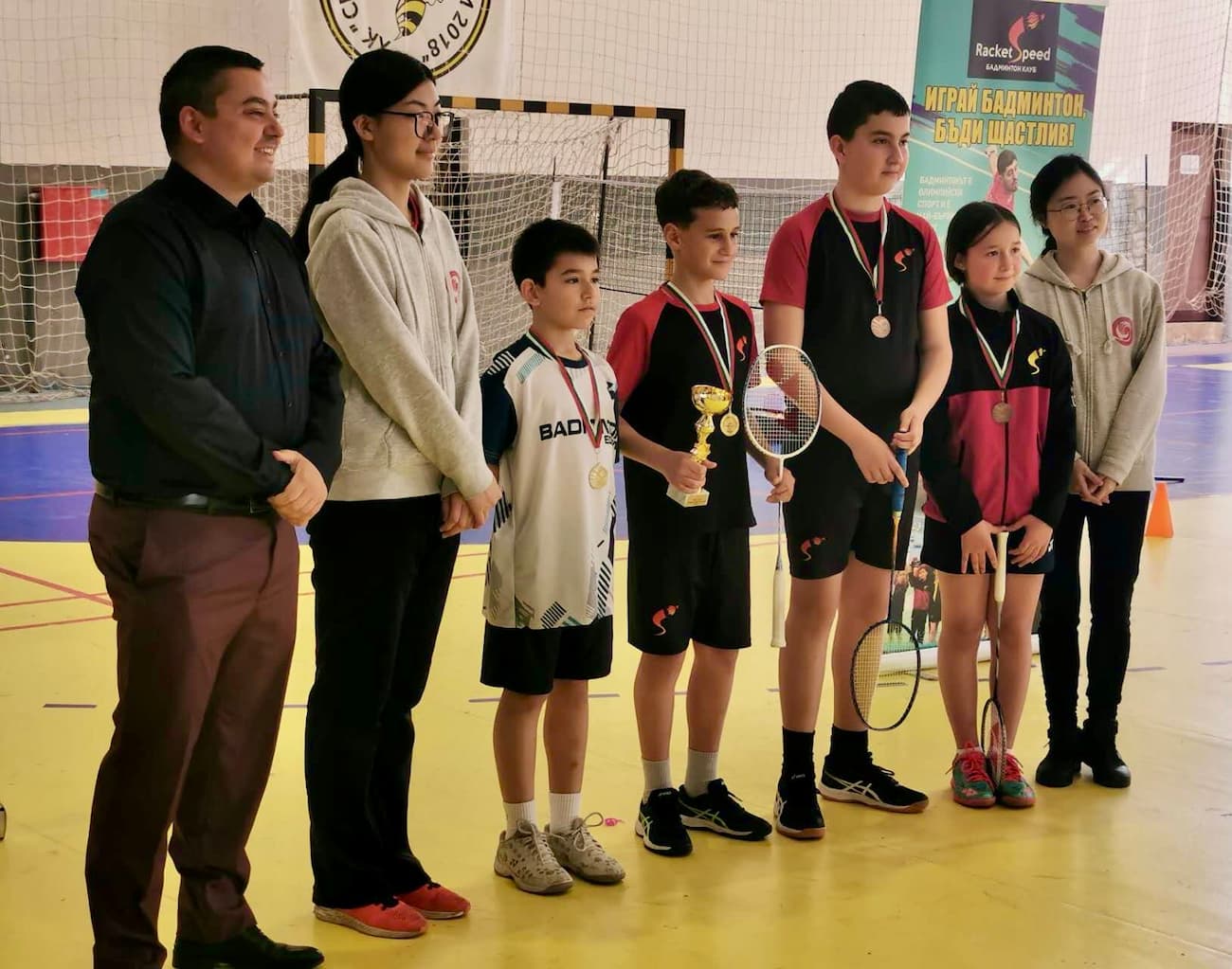 Снимка 6: Преподаватели от Институт Конфуций – София с отличените състезатели