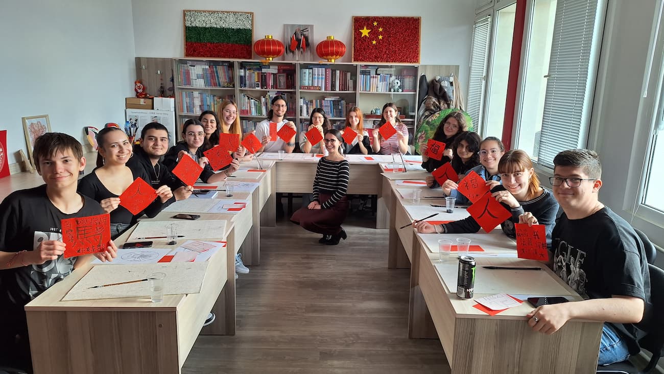 Снимка 3: Представяне на калиграфски творби